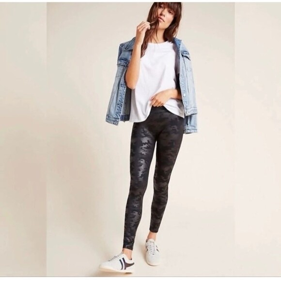 Spanx Leggings Womens Medium‎ Faux Leather Camo Matte Black M Blogger Favorite - Picture 1 of 10